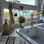 Cozy House And Free Parking *